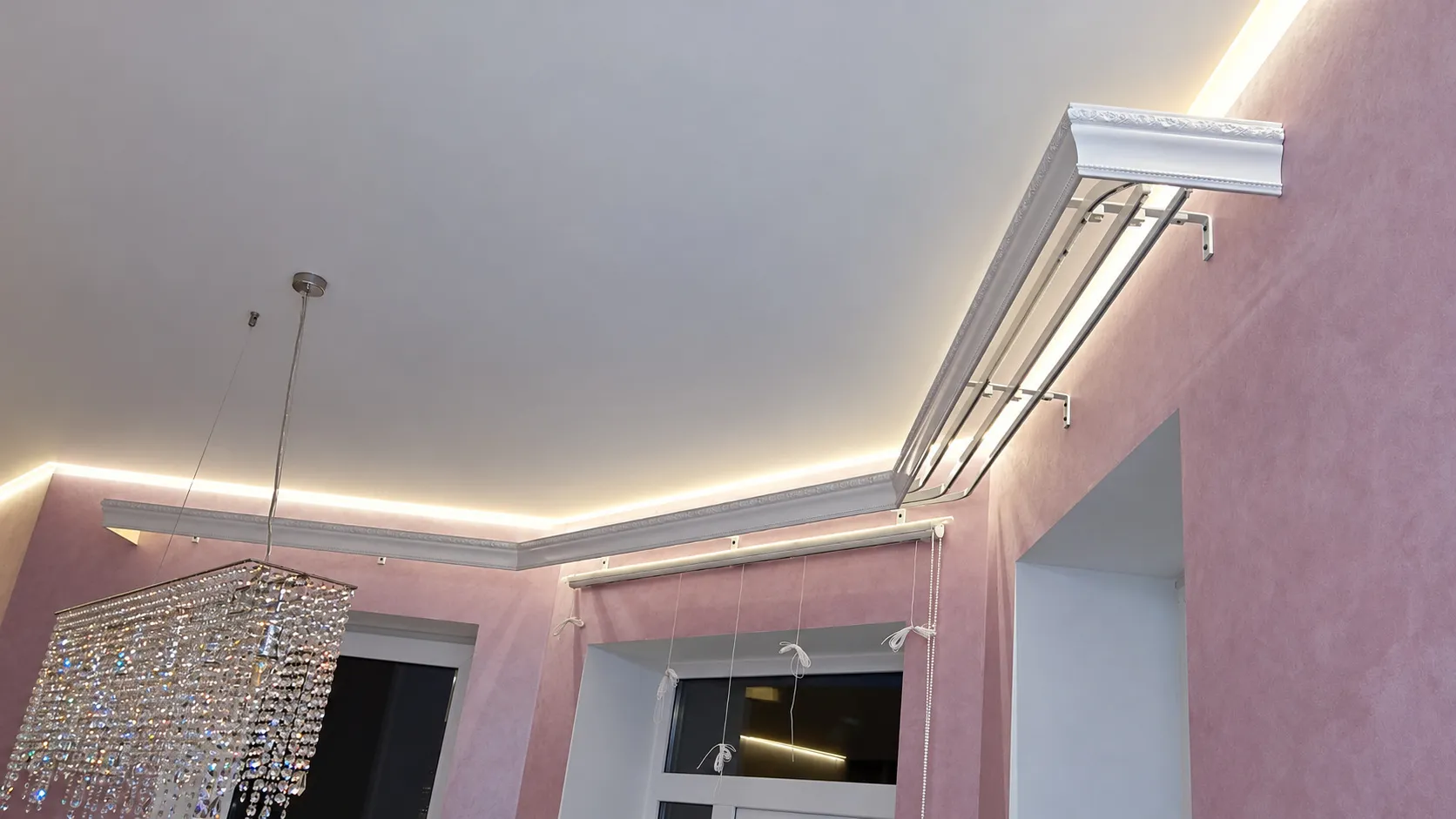 Трехрядный карниз для эркера